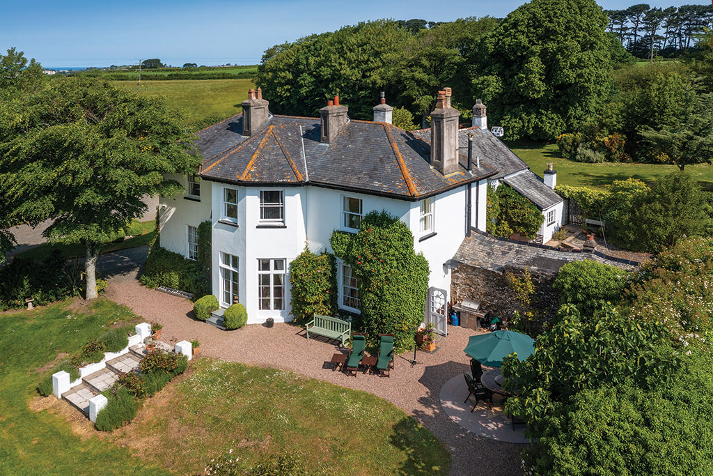 Property for sale with wildlife pond: White Lodge, Westleigh, Bideford, Devon. 