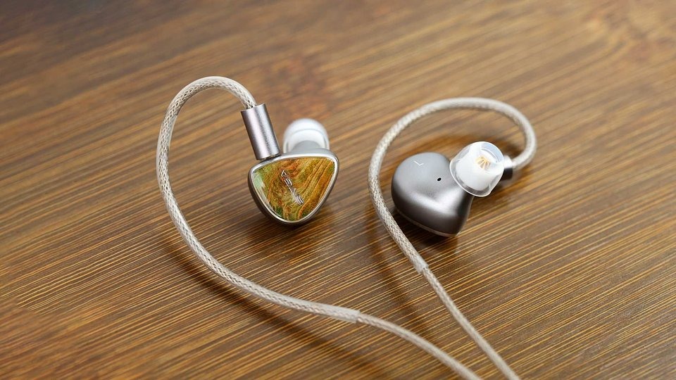 Sivga Lyrebird wired earbuds on a wooden surface