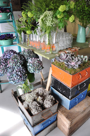 Tom Dixon: Shop for your garden under the carefully selected guidance of the British designer.