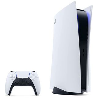 PS5-konsolen och en handkontroll mot en vit bakgrund.