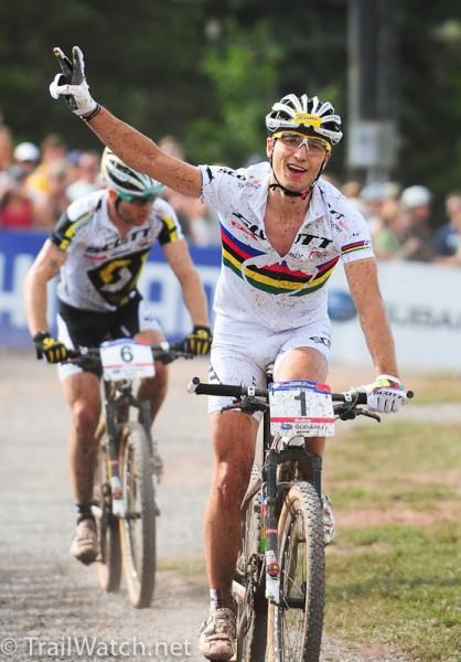 Nino Schurter (Scott Swisspower) claiming the world cup title