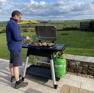 Everdure Force 2 barbecue review in action