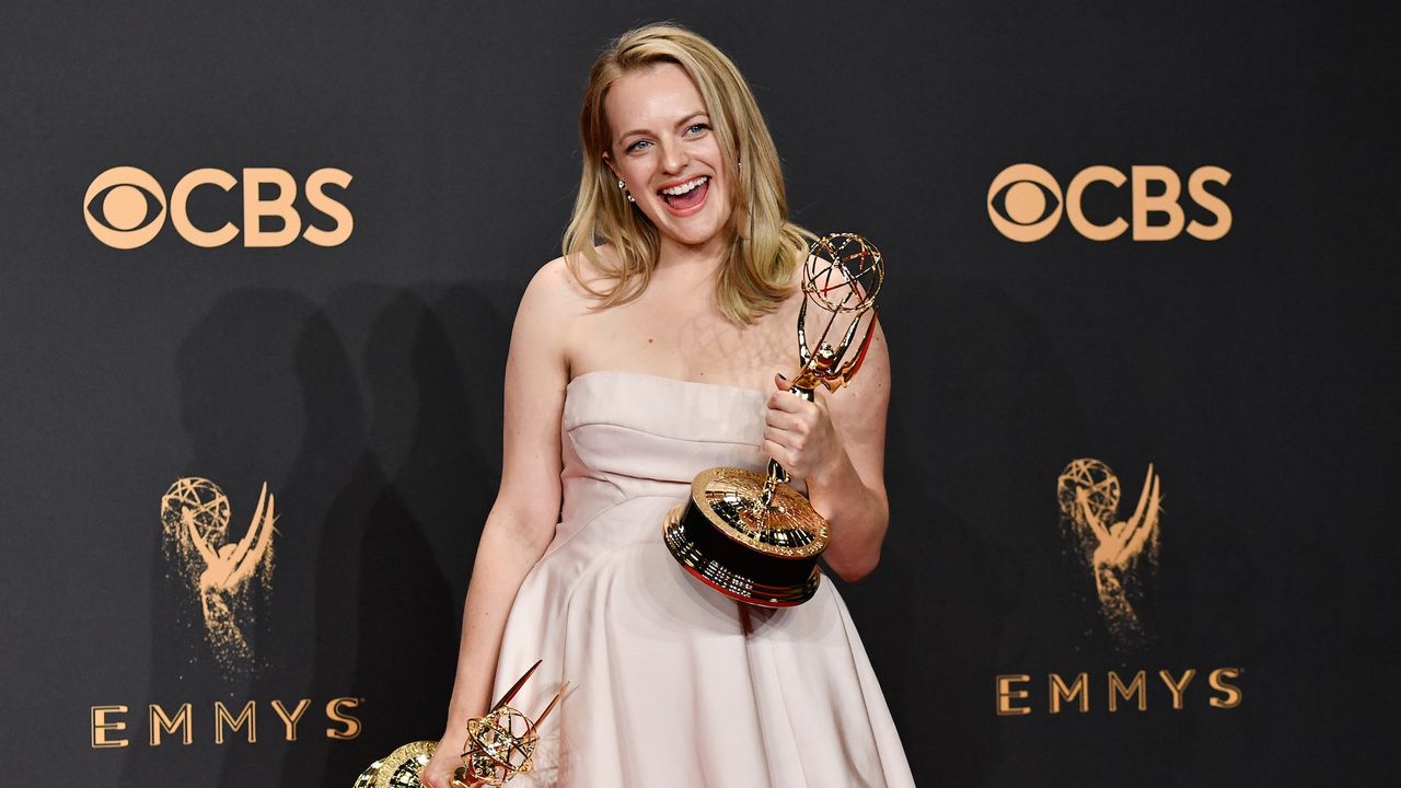 elisabeth moss emmys outfit