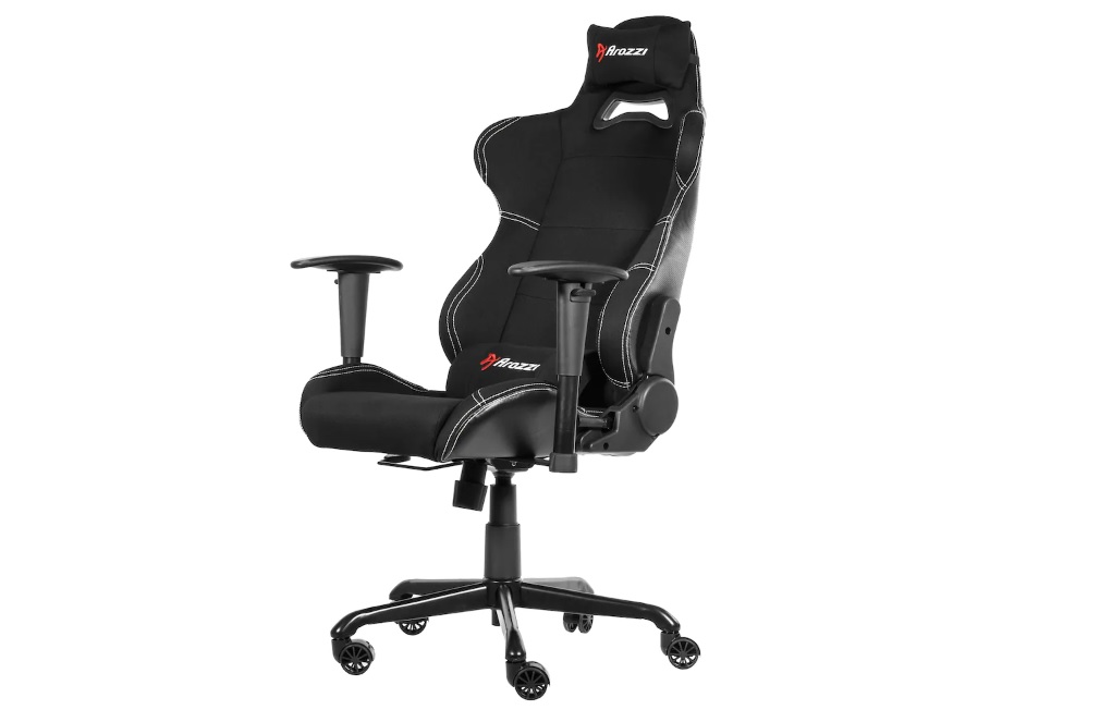 En svart gamingstol av typen Arozzi Torretta visas upp mot en vit bakgrund.