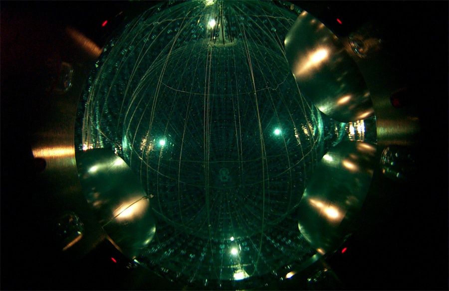 Borexino neutrino detector