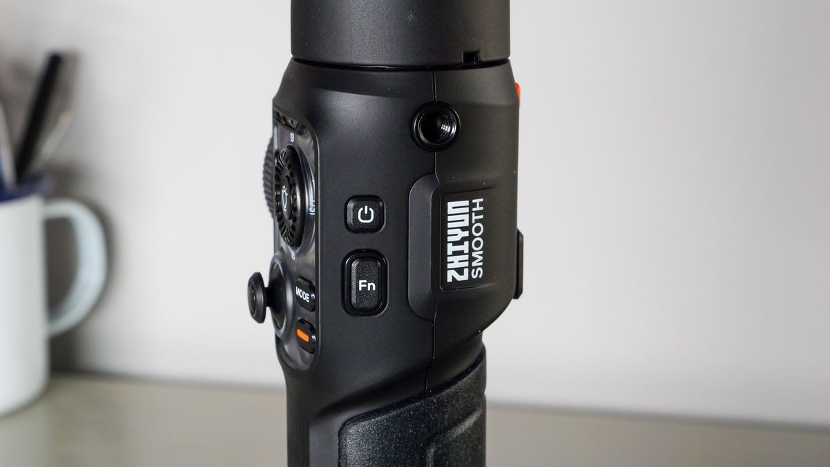 Zhiyun Smooth 5S AI controls and buttons