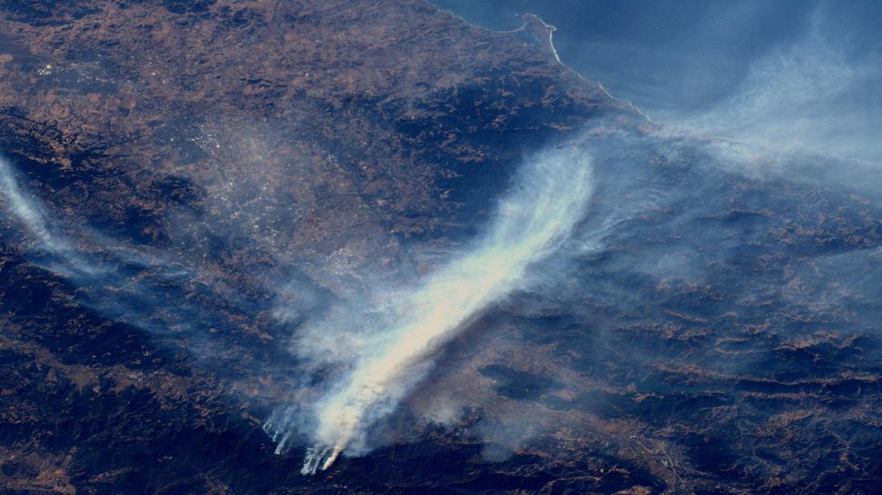 Astronaut Sees Devastating California Wildfires from Space (Photos)