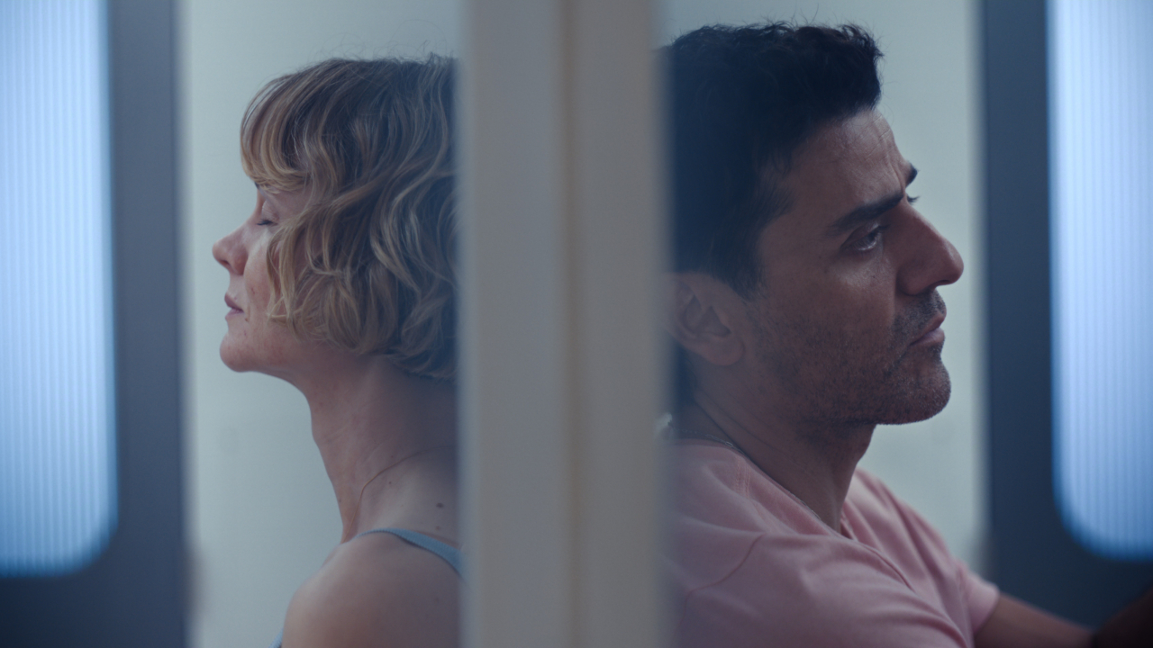 Lindsay Martin (Carey Mulligan) and Josh Martin (Oscar Isaac) have a conversation on Beef.