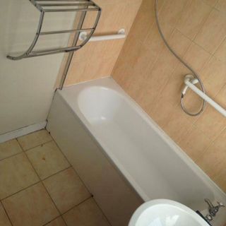 bathroom with bath tub