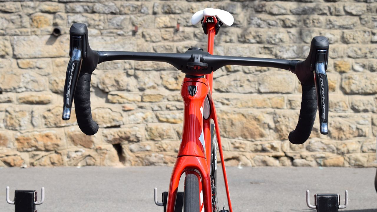 The Trek Madone Disc has the classic hourglass profile of an aero-specific head tube