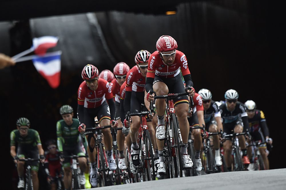 Lotto Soudal lead out Greipel in the final kilometers