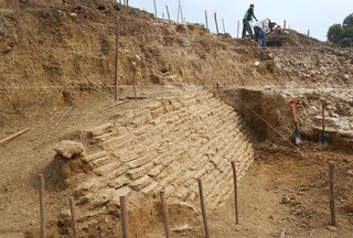Monumental stone architecture has rarely been found in Veracruz, archaeologists. The remains of this ancient pyramid were discovered in Jaltipan.