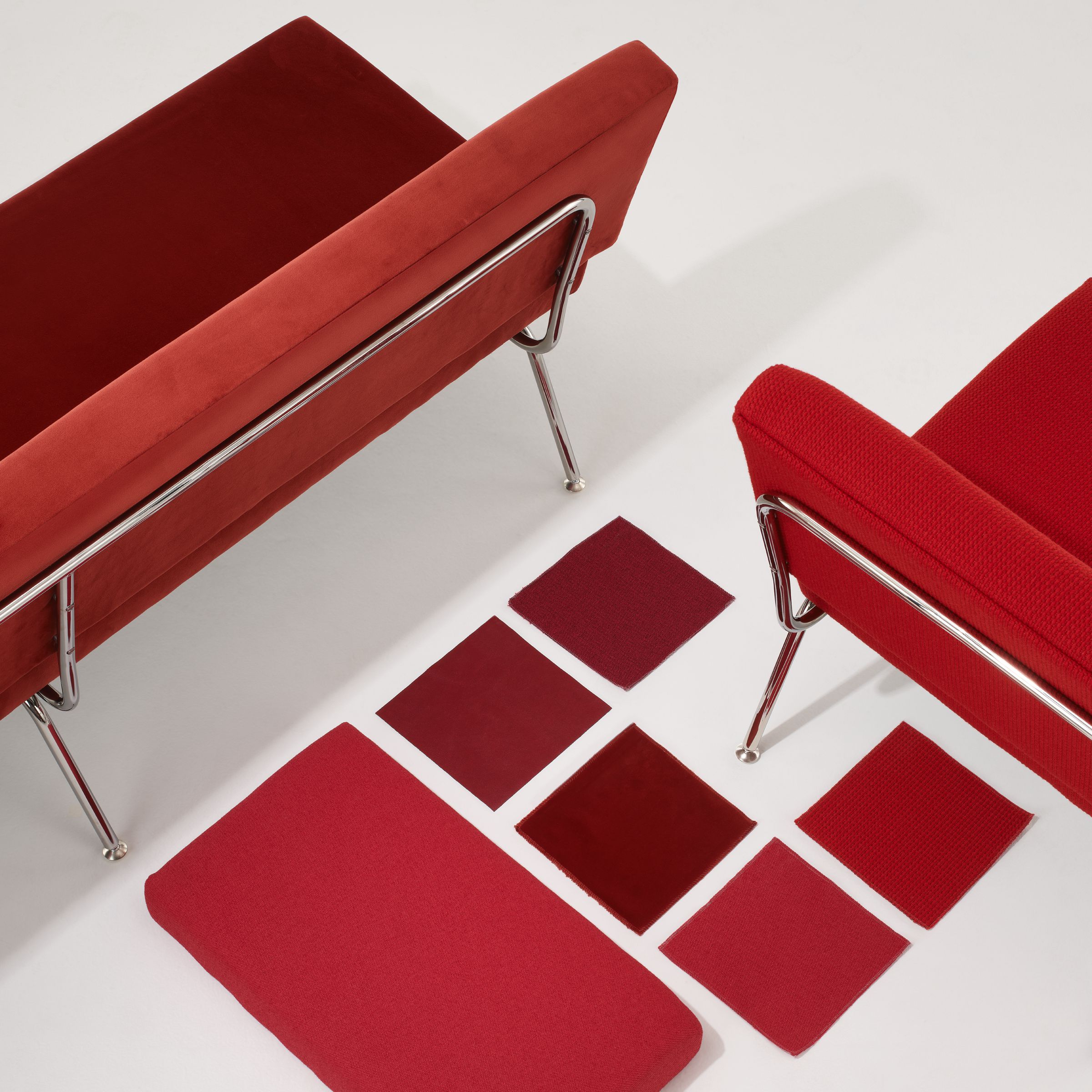 Florence Knoll Model 31 and Model 33 reissue sofa with red colour swatches