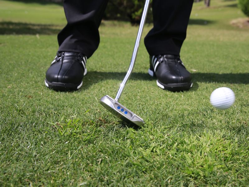 How to play the toe putter chip