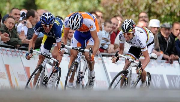 Martens puts his head down and powers towards the win