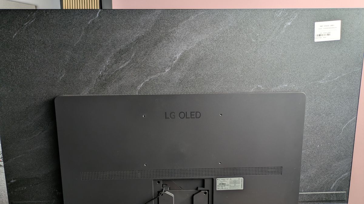 LG C5 rear panel with marble effect
