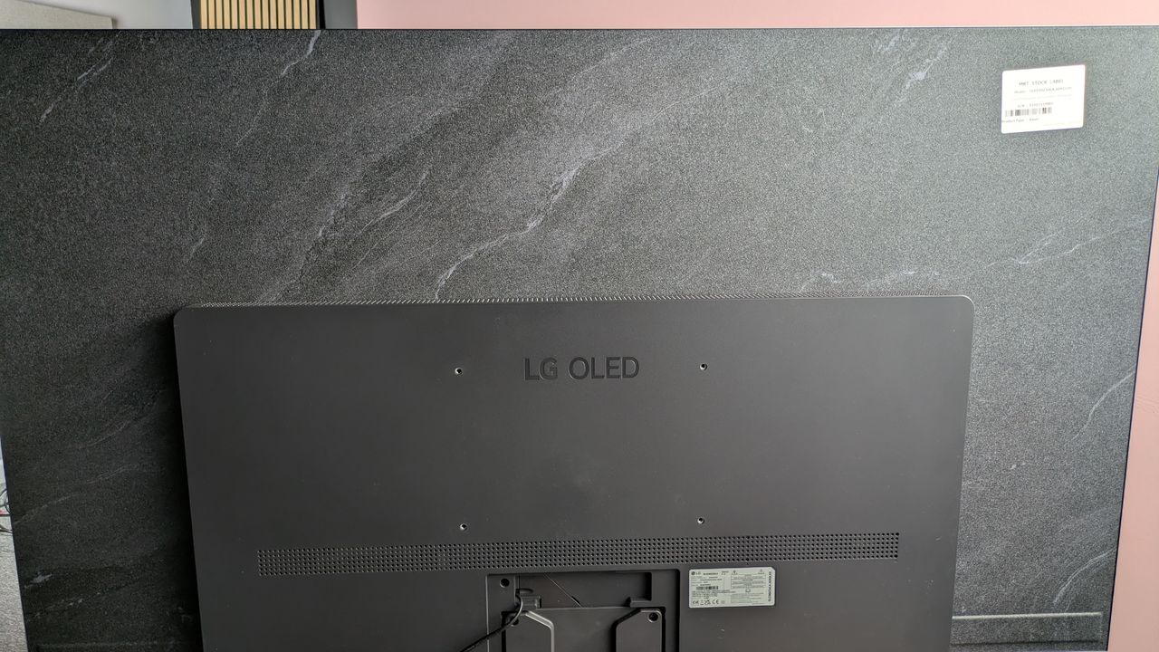 LG C5 rear panel with marble effect
