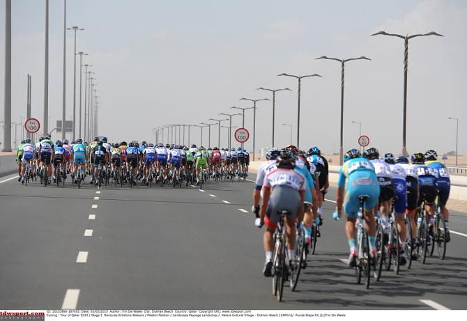 The wind shatters the peloton in the 2013 Tour of Qatar