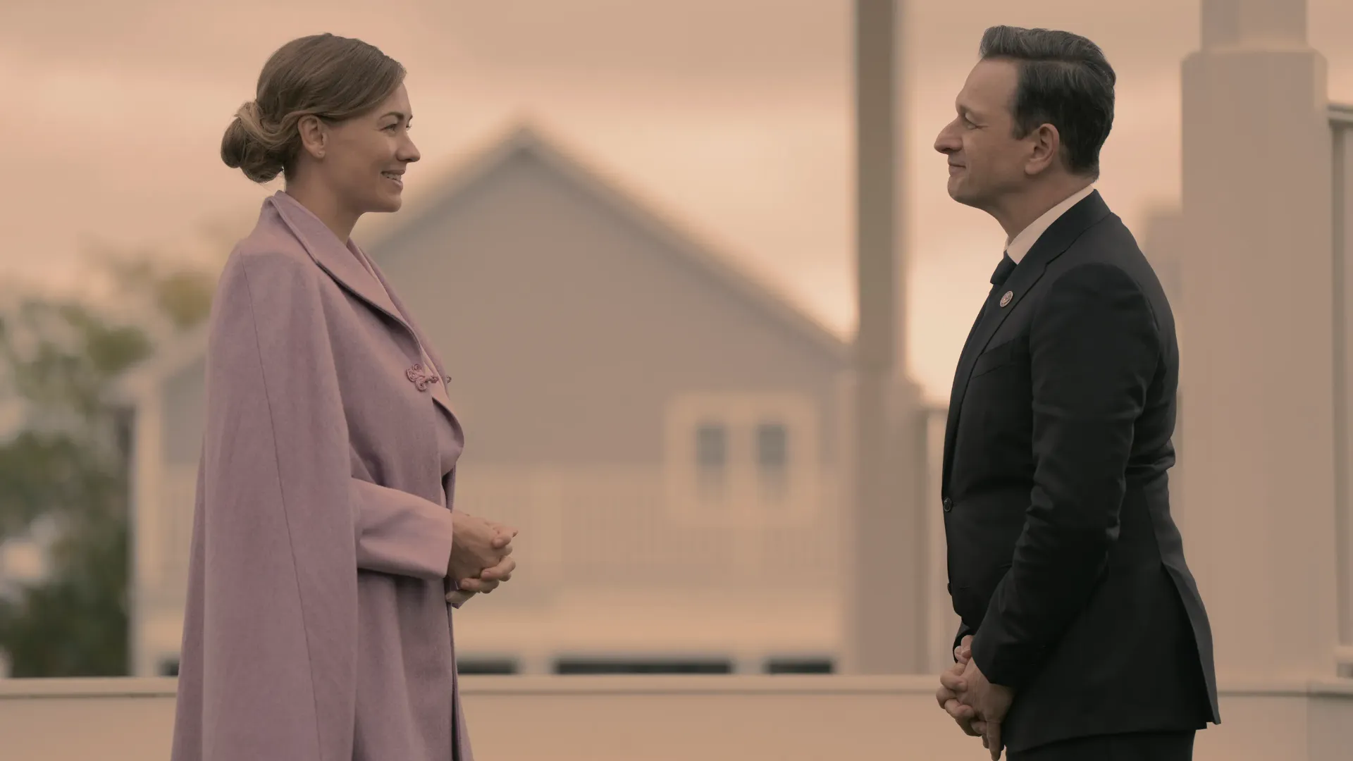 Yvonne Strahovski as Serena and Josh Charles as Commander Wharton in The Handmaid's Tale