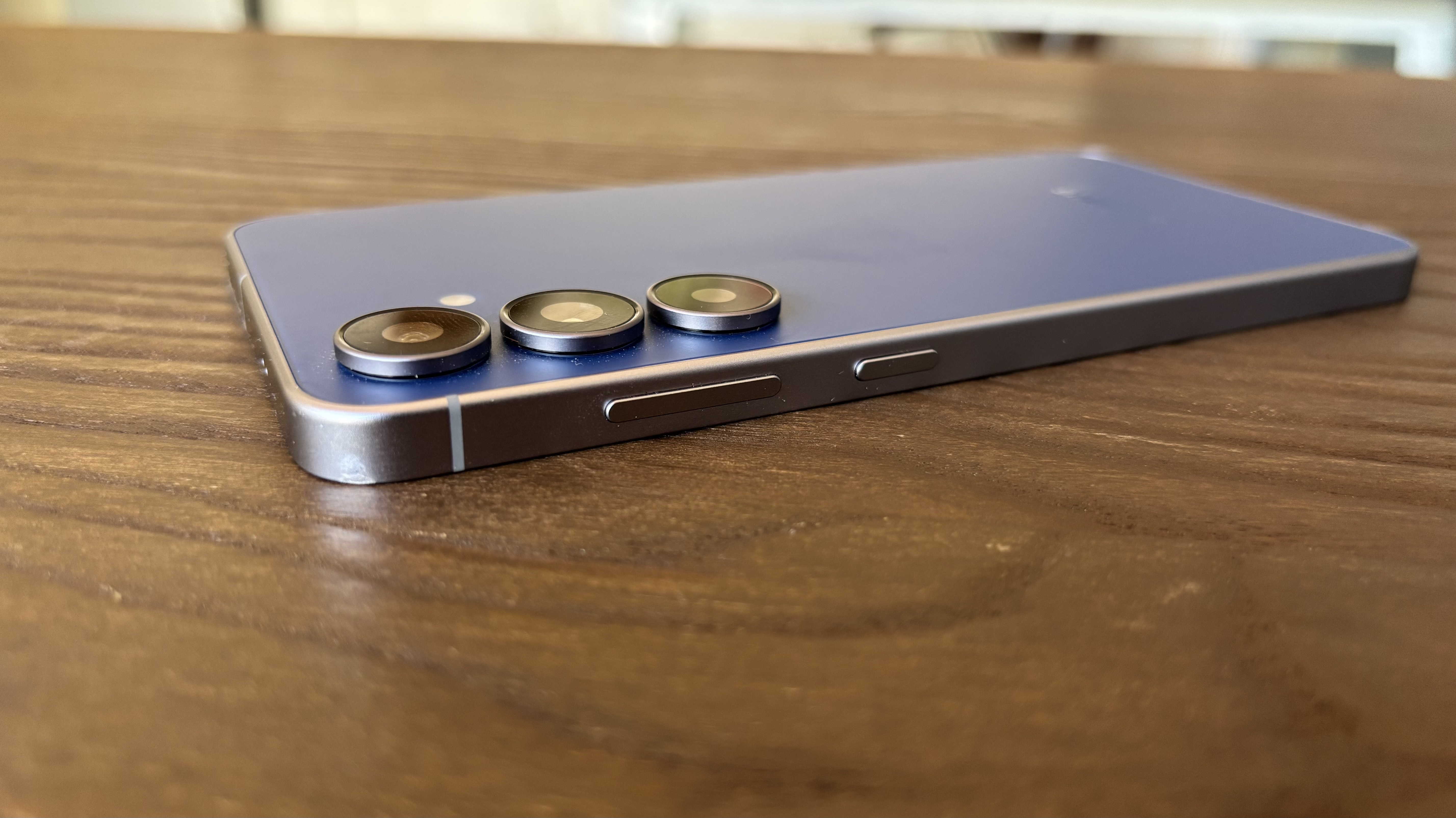 The Samsung Galaxy S25 FE display and design