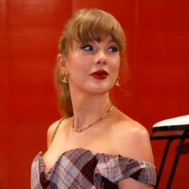 Secrets of Celebrity Stylists - How Celebrities Pick Dresses for Red