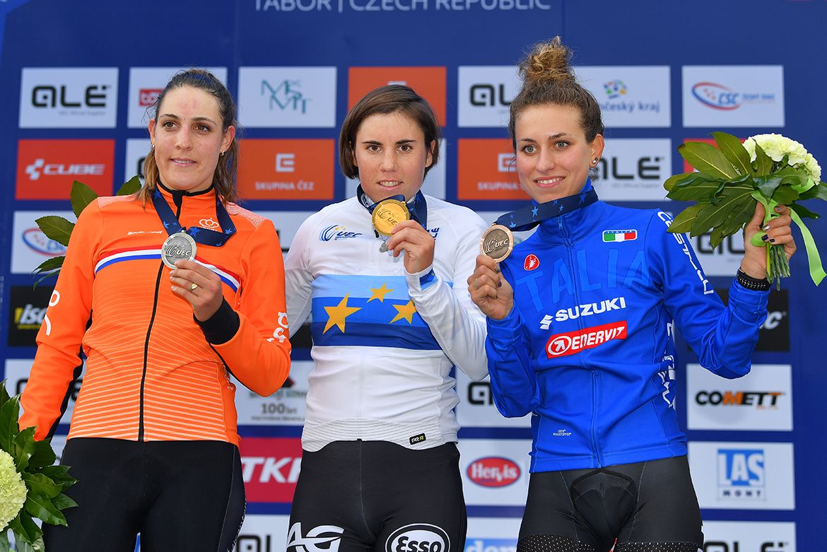 Lucinda Brand (Netherlands), Sanne Cant (Belgium) and Alice Maria Arzuffi (Italy) on the podium in Tabor.