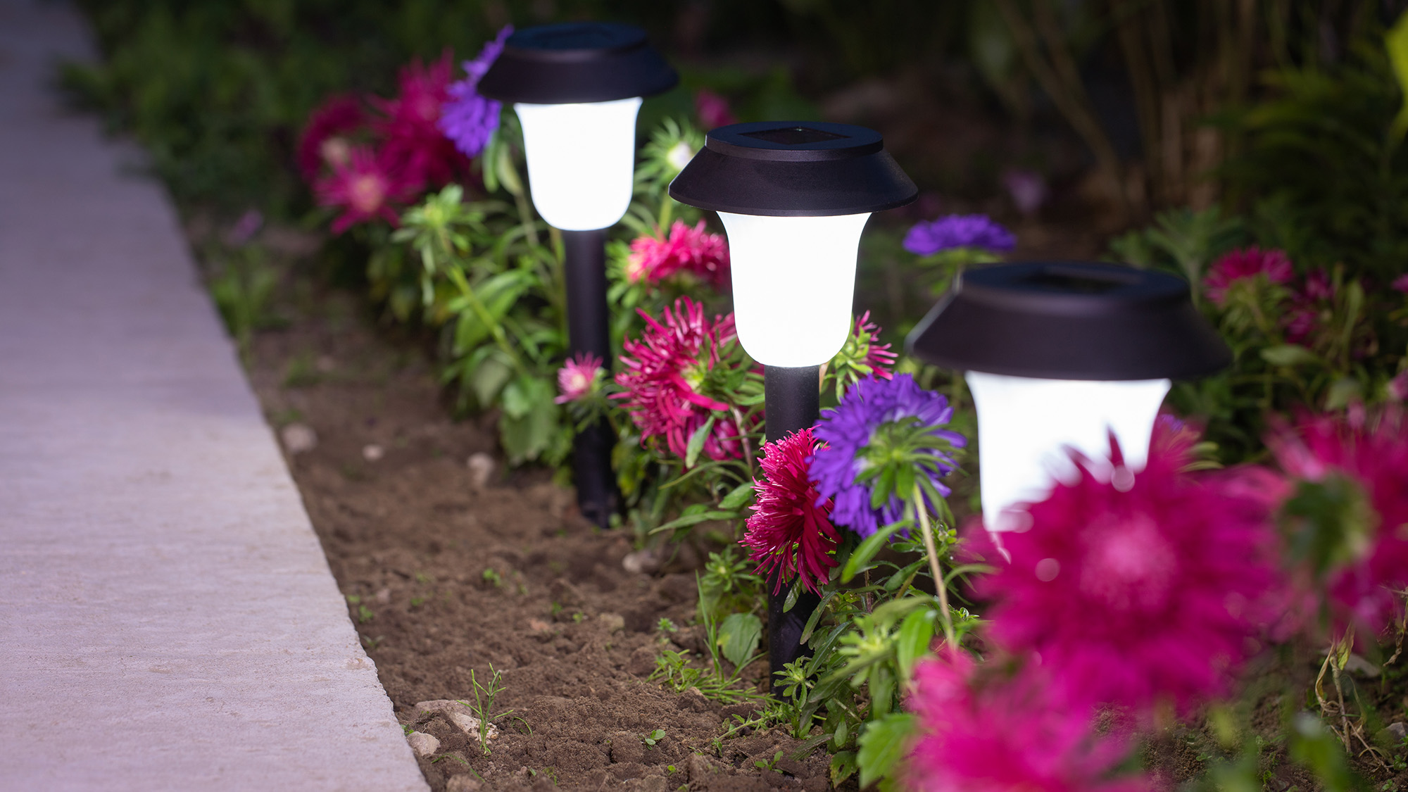 Solar pathlights