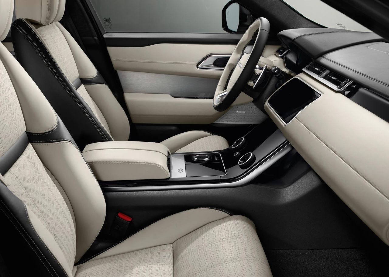 rr_velar_18my_006_glhd_interior_010317.jpg