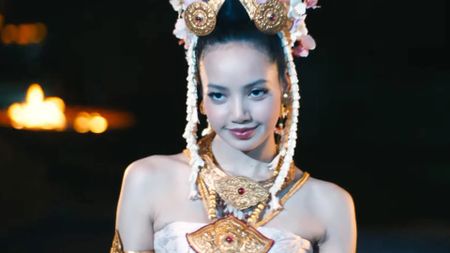 Lisa in The White Lotus season 3