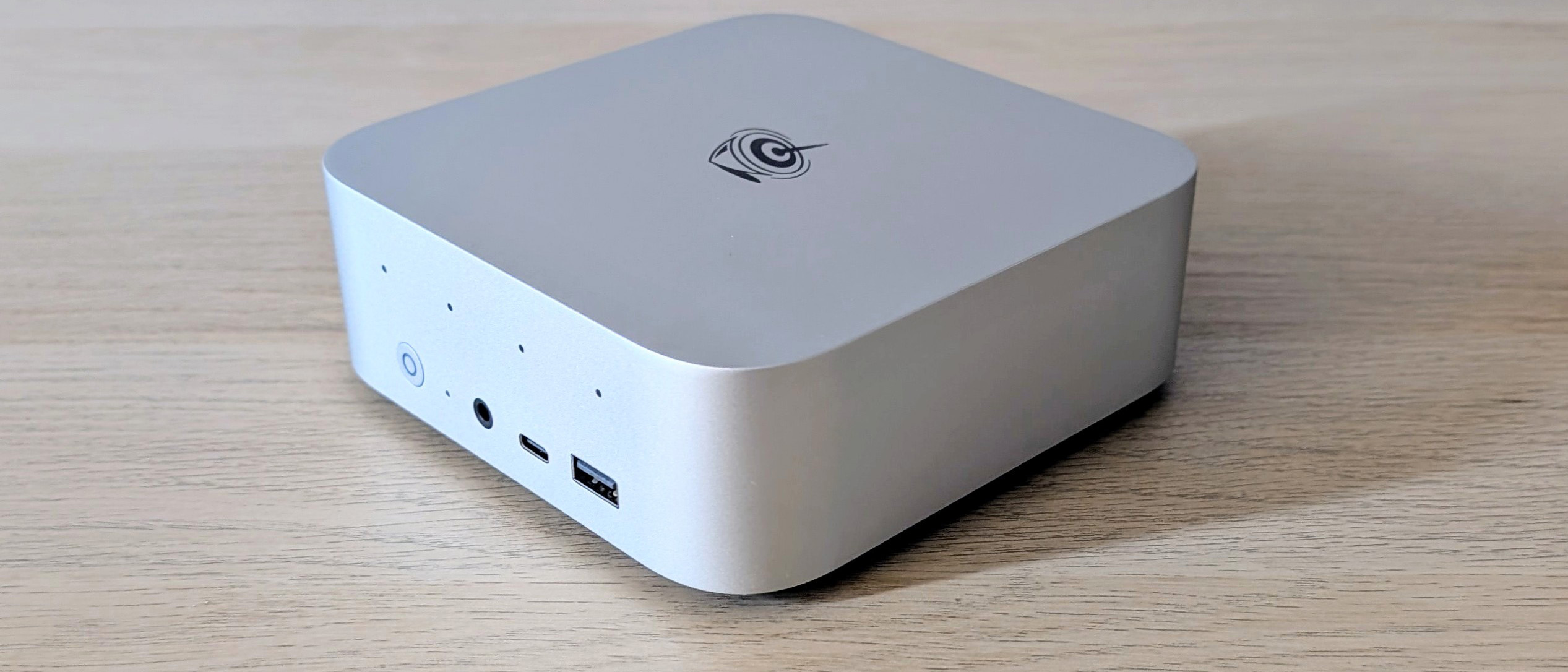 The Beelink SEi13 Pro on a desk 