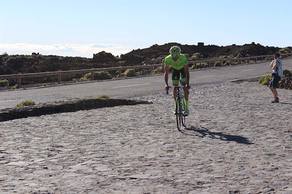 The riders slowly come in at the top of Mt Teide