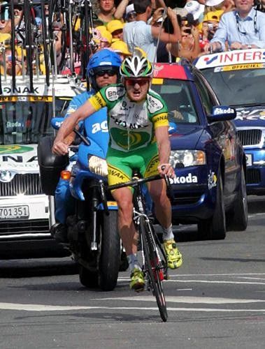 Floyd Landis (Phonak) crosses the line in Morzine