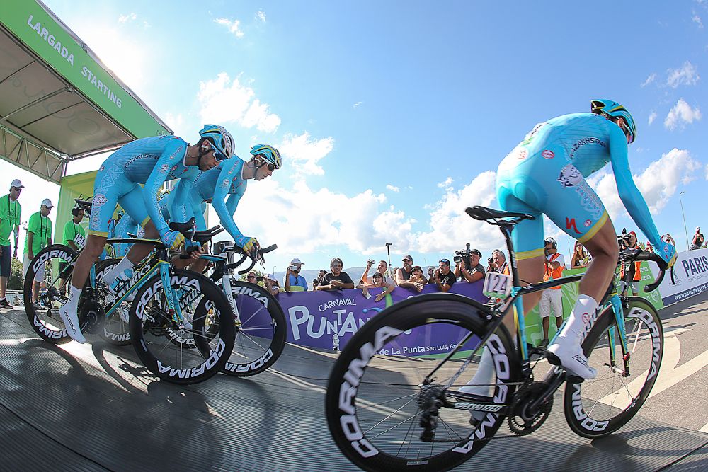 Astana roll out of the start line during stage 1 at the Tour de San Luis.