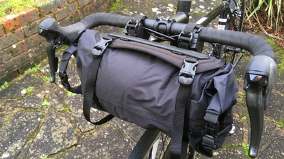 Image shows the Topeak Frontloader Bar Bag mounted on a bike