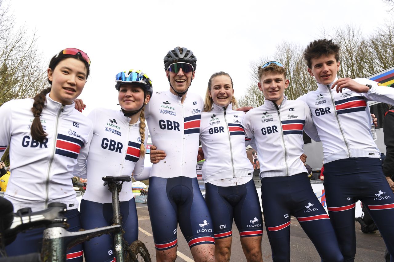 Maia Zoe Roche (Great Britain), Cat Ferguson (Great Britain), Thomas Mein (Great Britain), Zoe Backstedt (Great Britain), Oscar Amey (Great Britain), Darlison Milo Wills (Great Britain) after the Mixed Team Relay