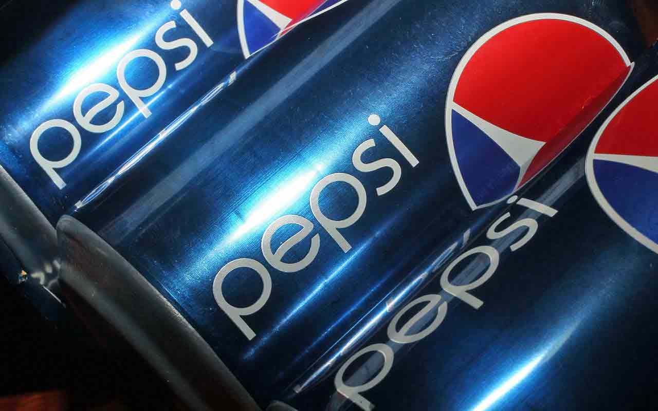 Lined up cans of Pepsi, from PepsiCo.