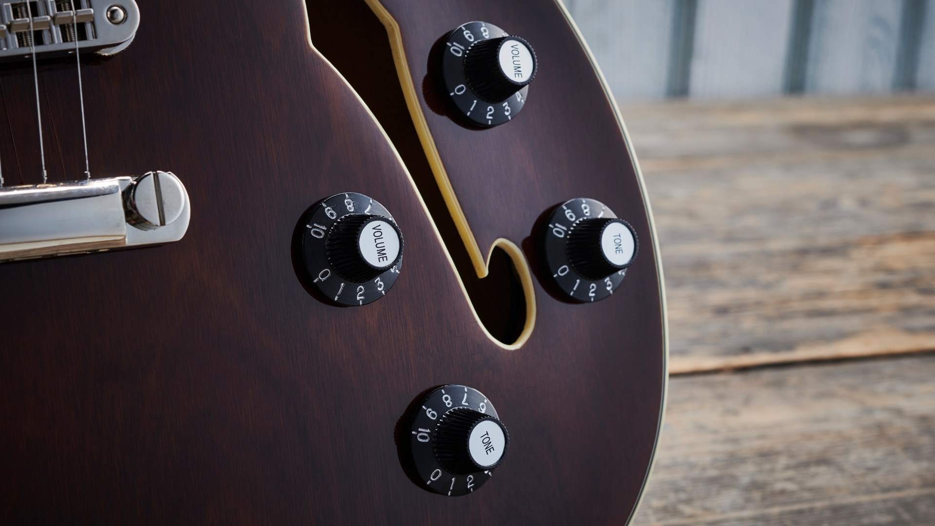 Close up of the knobs on a Squier Classic Vibe Starcaster electric guitar