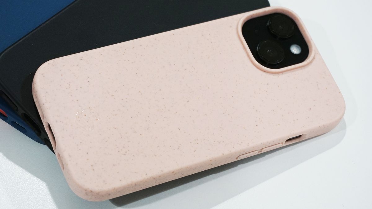 Wave Case iPhone 15 closeup
