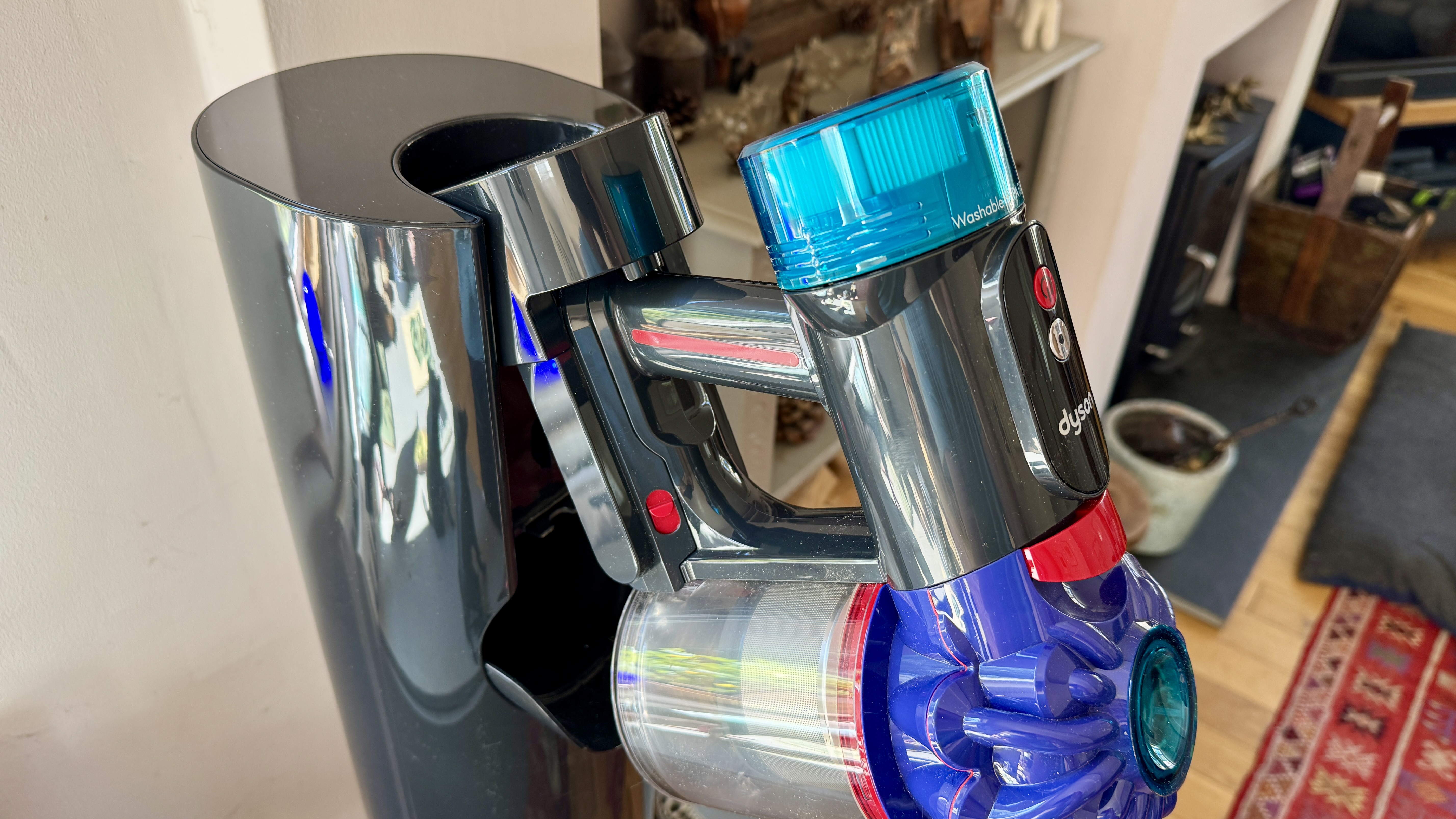 Dyson v10 Konical + Auto-empty Dok test and review