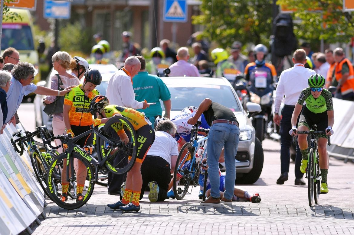 A crash involving Chloe Hosking (Ale Cipollini)