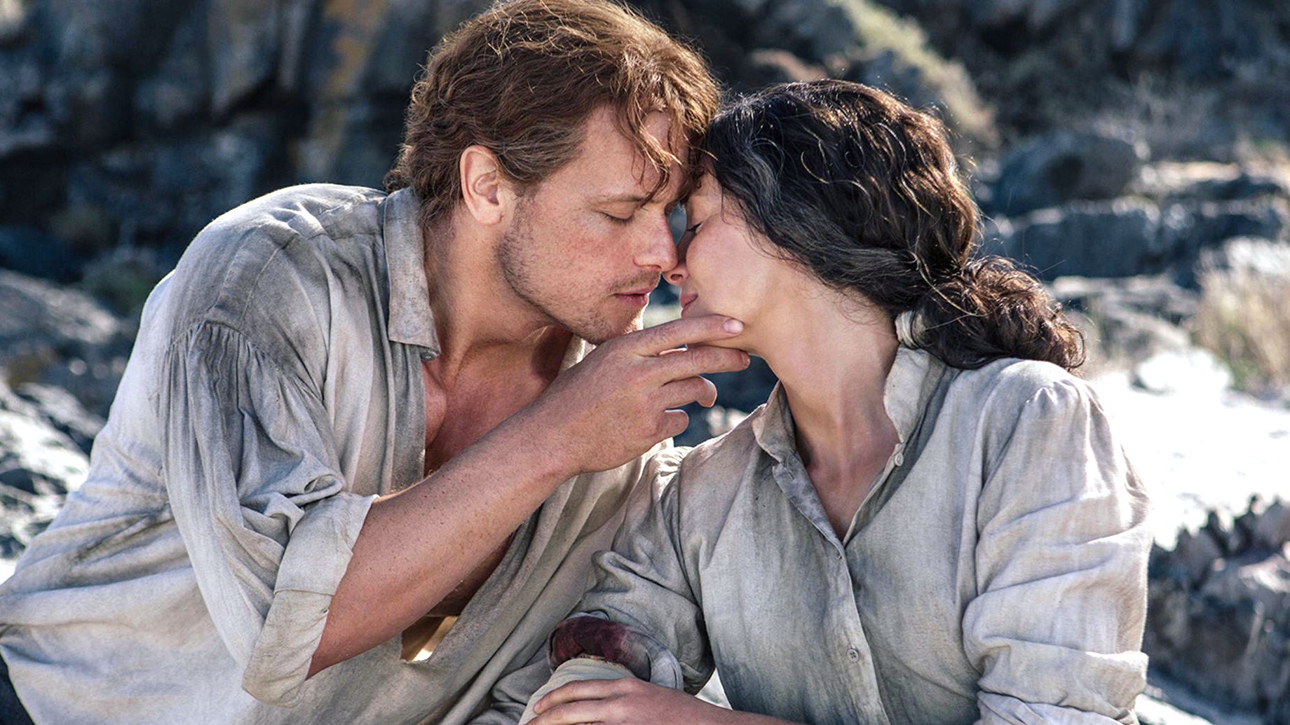 Kissing On Nude Beach - Everything You Need to Know About 'Outlander' Season 4 - Outlander Season 4  Facts | Marie Claire