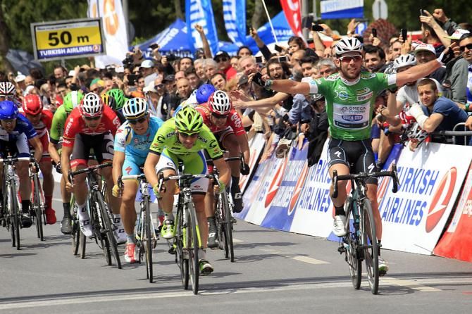 Mark Cavendish sprints to victory in Turkey
