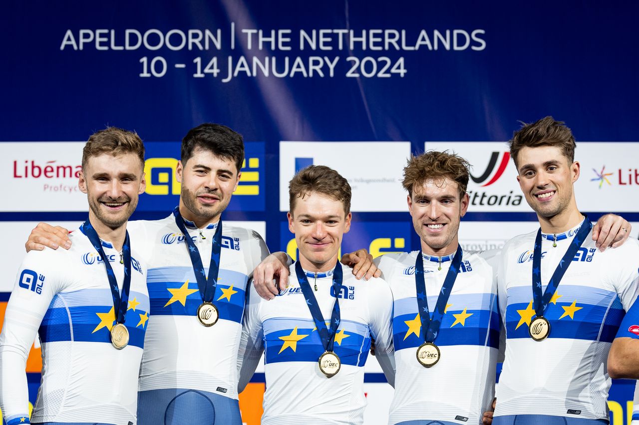 GB men&#039;s team pursuit squad with their european championship gold medals