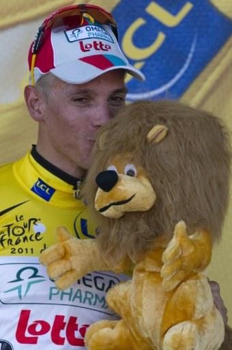 Gilbert gets the lion