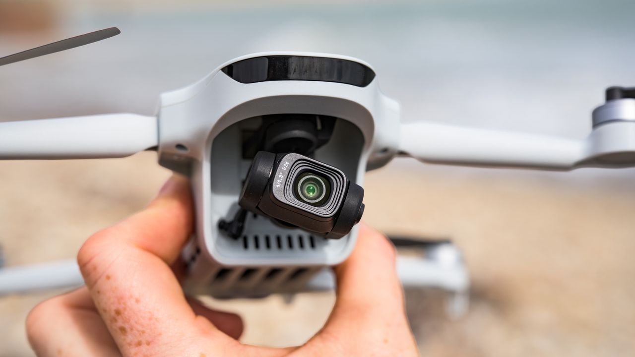 Closeup of the Potensic Atom 3 beginner drone's camera in user's hand