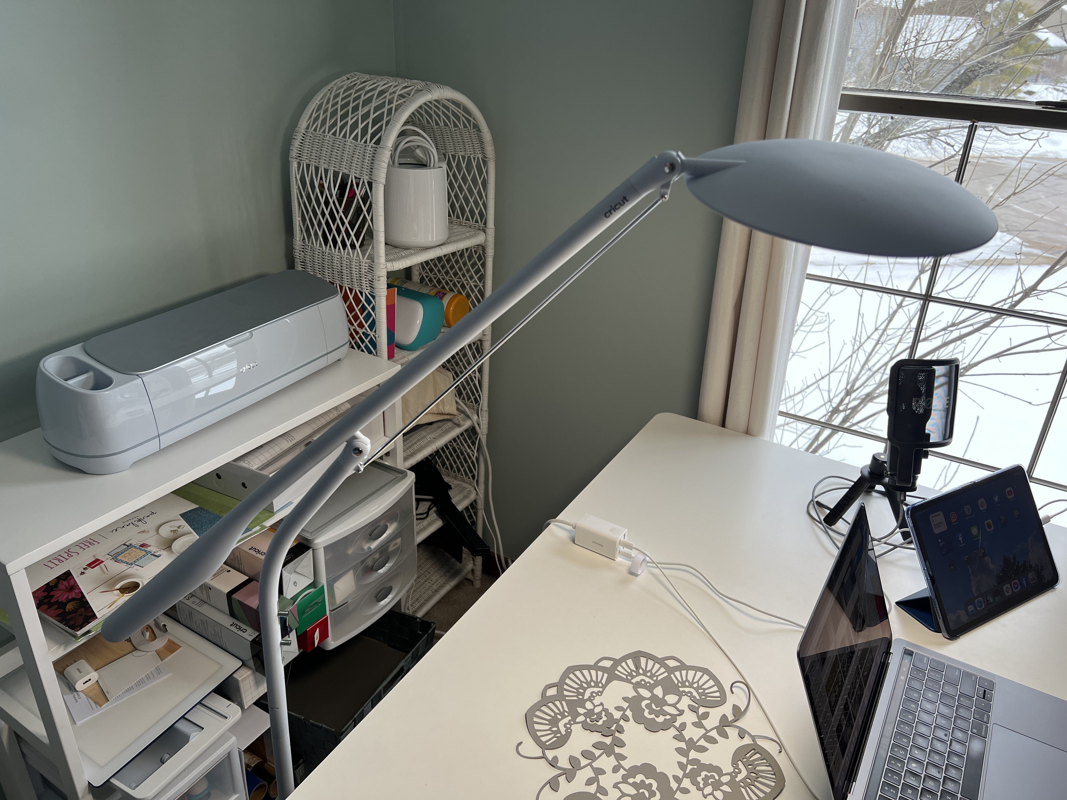 Cricut Bright 360 review: Light up your workspace for crafts, photography,  and more