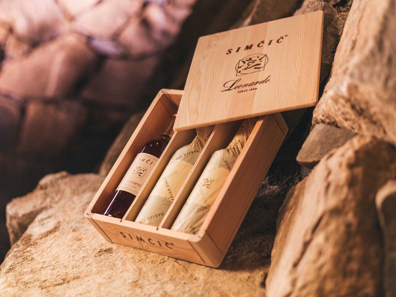 Marjan Sim&amp;#269;i&amp;#269; wines in box