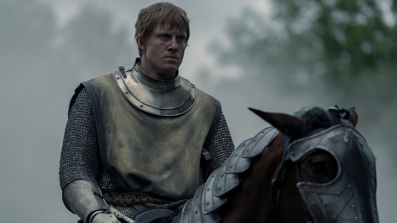 Ser Duncan the Tall (Peter Claffey) rides a horse on A Knight of the Seven Kingdoms.