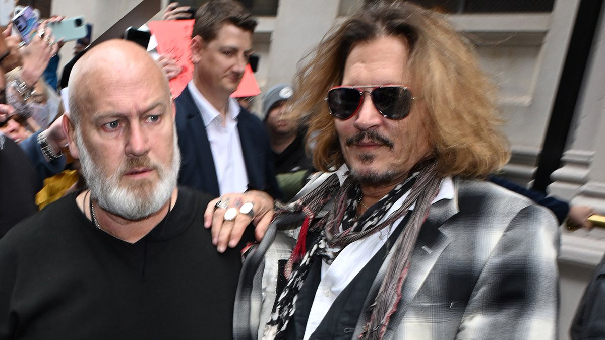 Photos Of Johnny Depp Getting Escorted Out Of A Hotel Are Going Around ...