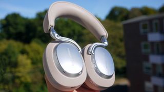 Bowers & Wilkins Px8 S2